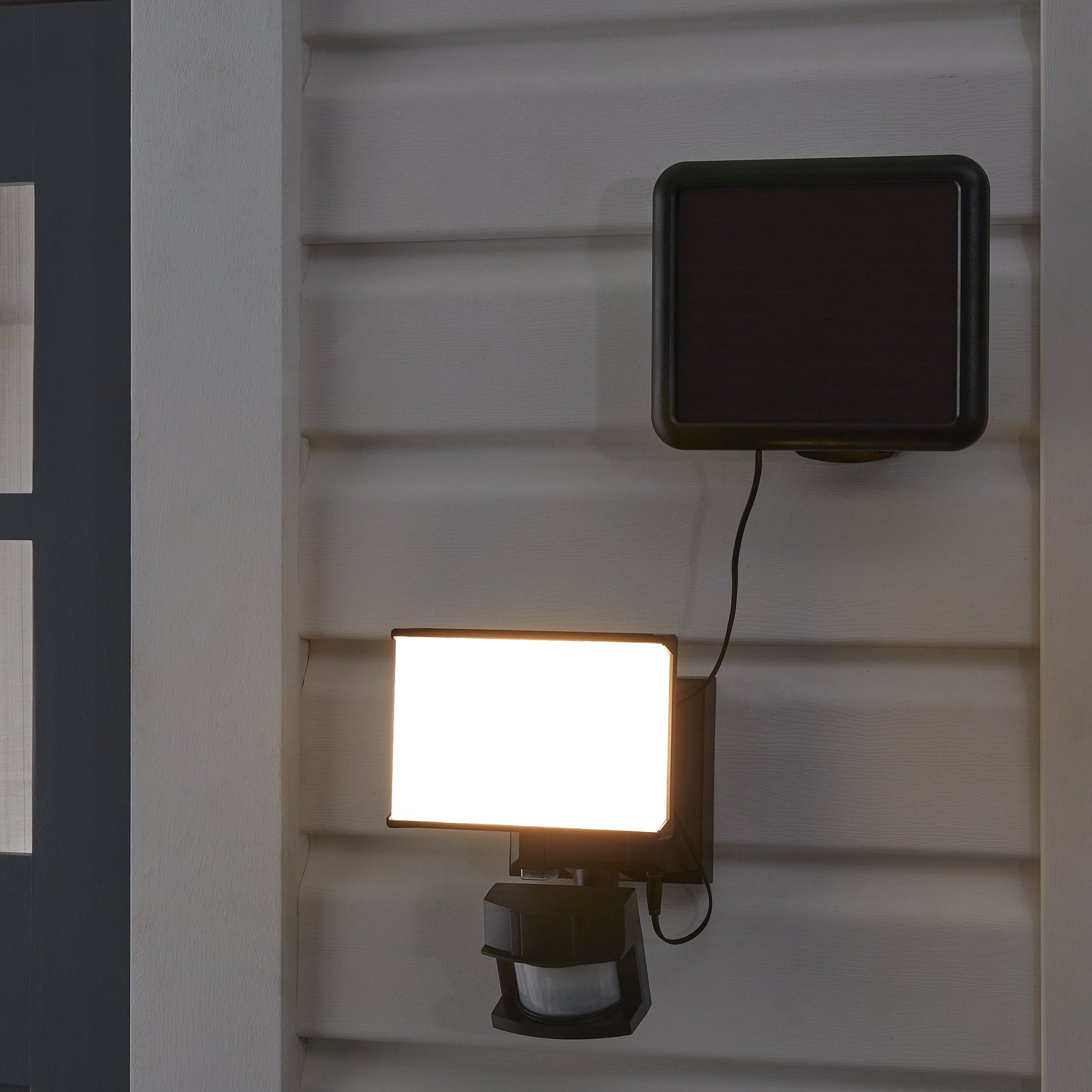 One Head Adjustable LED Solar Powered Motion Outdoor Security Flood Light, 1000 Lumens