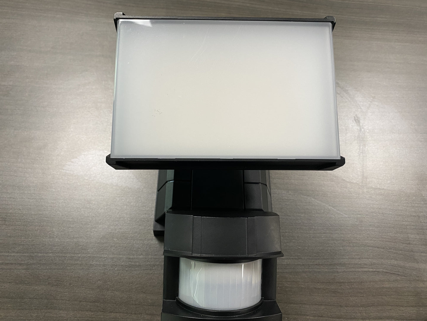 One Head Adjustable LED Solar Powered Motion Outdoor Security Flood Light, 1000 Lumens